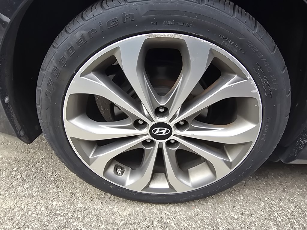 Used 2013 Midnight Black Mica Hyundai SE image 9