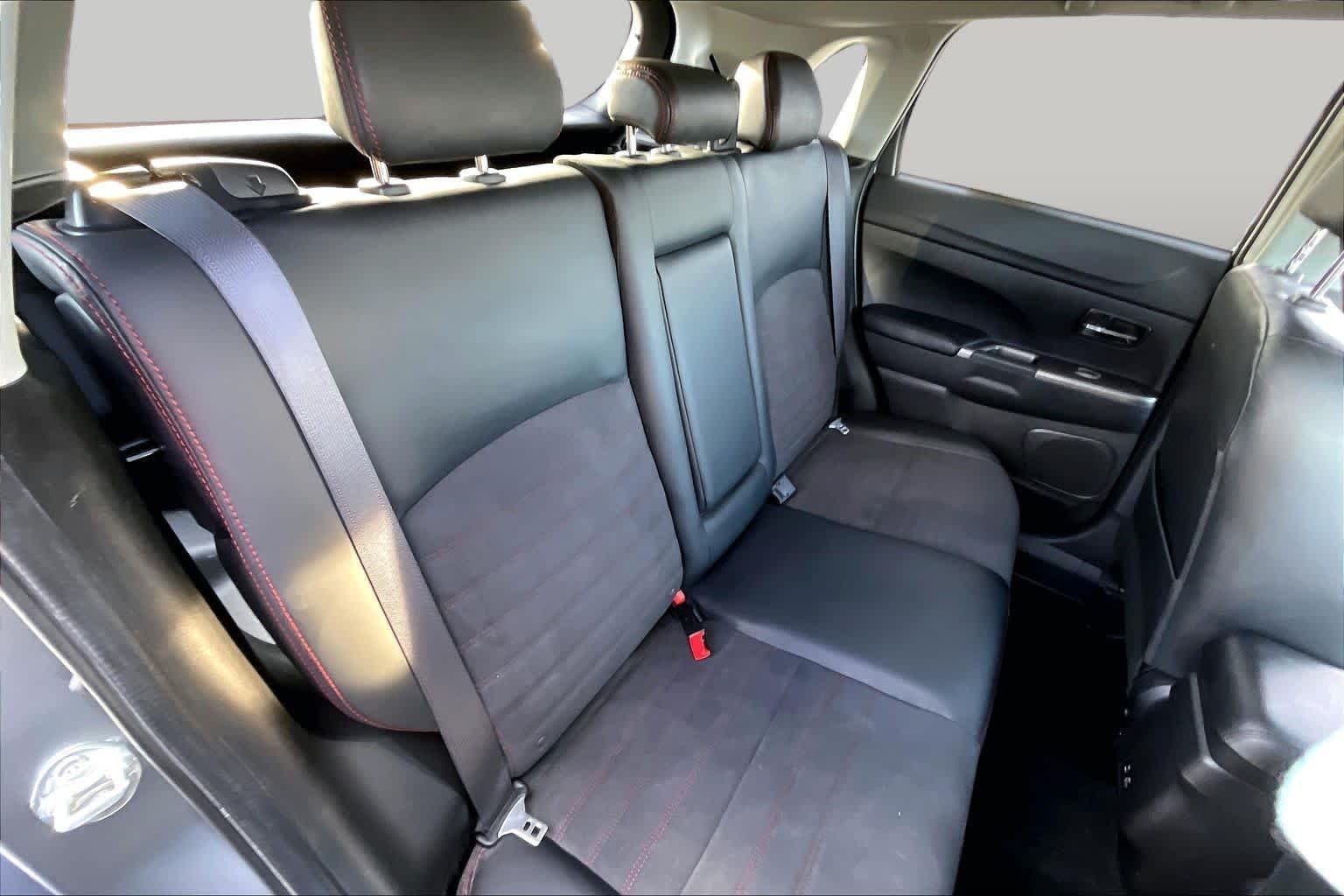 Used 2024 Mercury Gray Metallic Mitsubishi SE image 19
