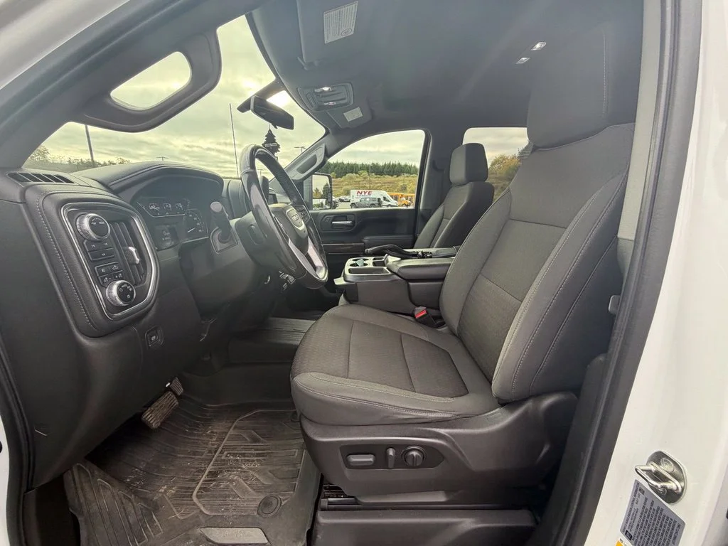 Used 2022 White GMC SLE image 10