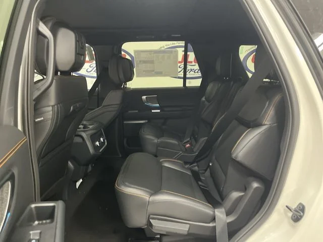 New 2027 Star White Metallic Tri-Coat Ford Tremor image 14