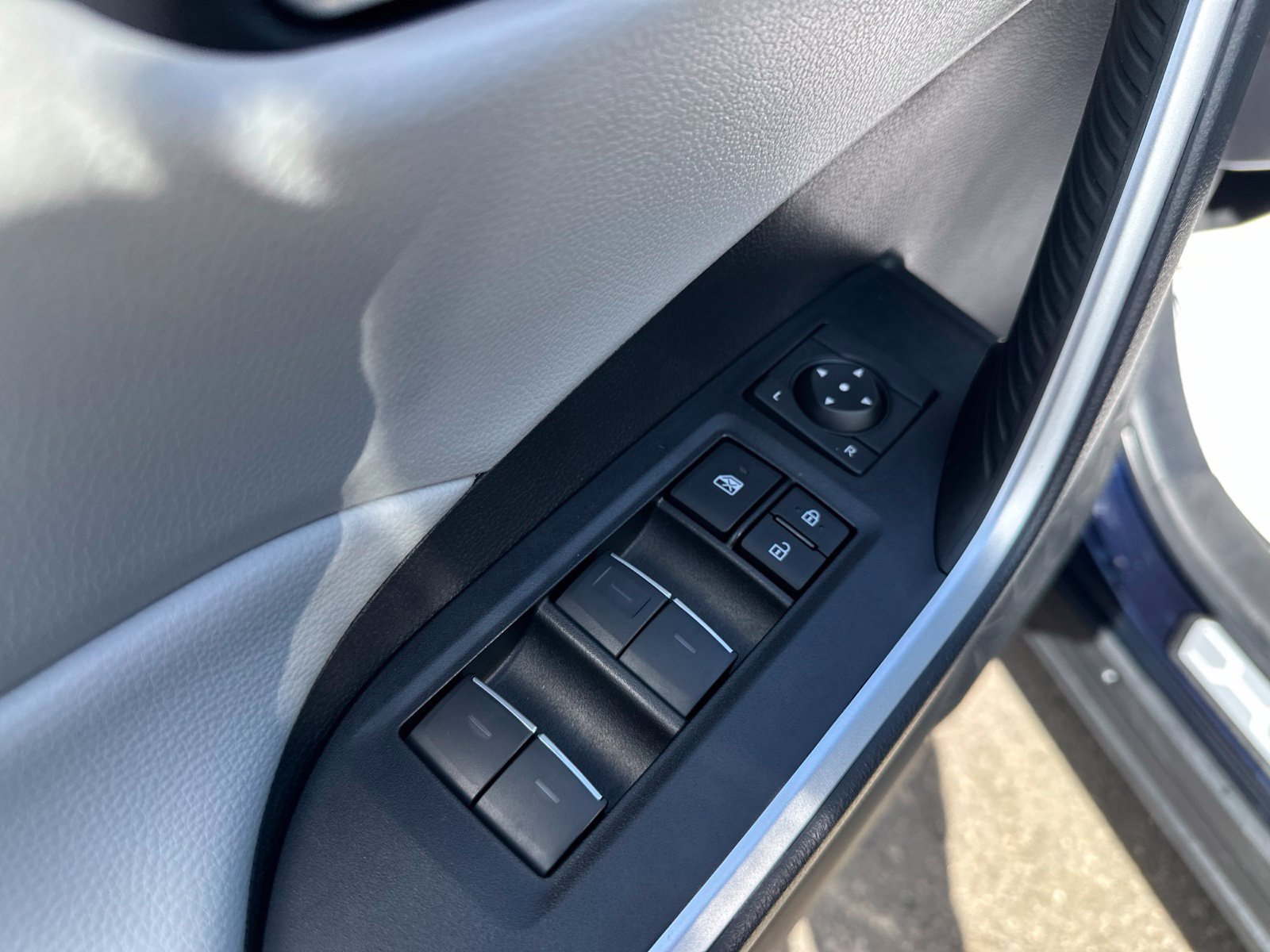 Used 2025 Blue Toyota XLE Premium image 18