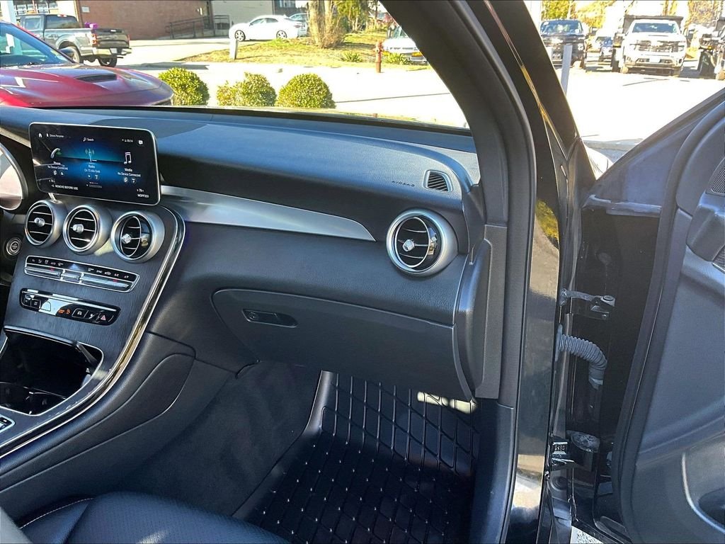 Used 2022 Black Mercedes-Benz GLC 300 image 13