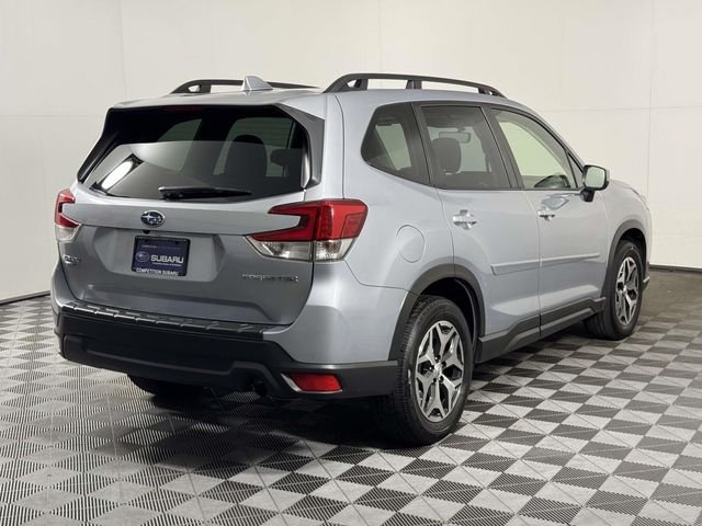 Used 2023 Ice Silver Metallic Subaru Premium image 10