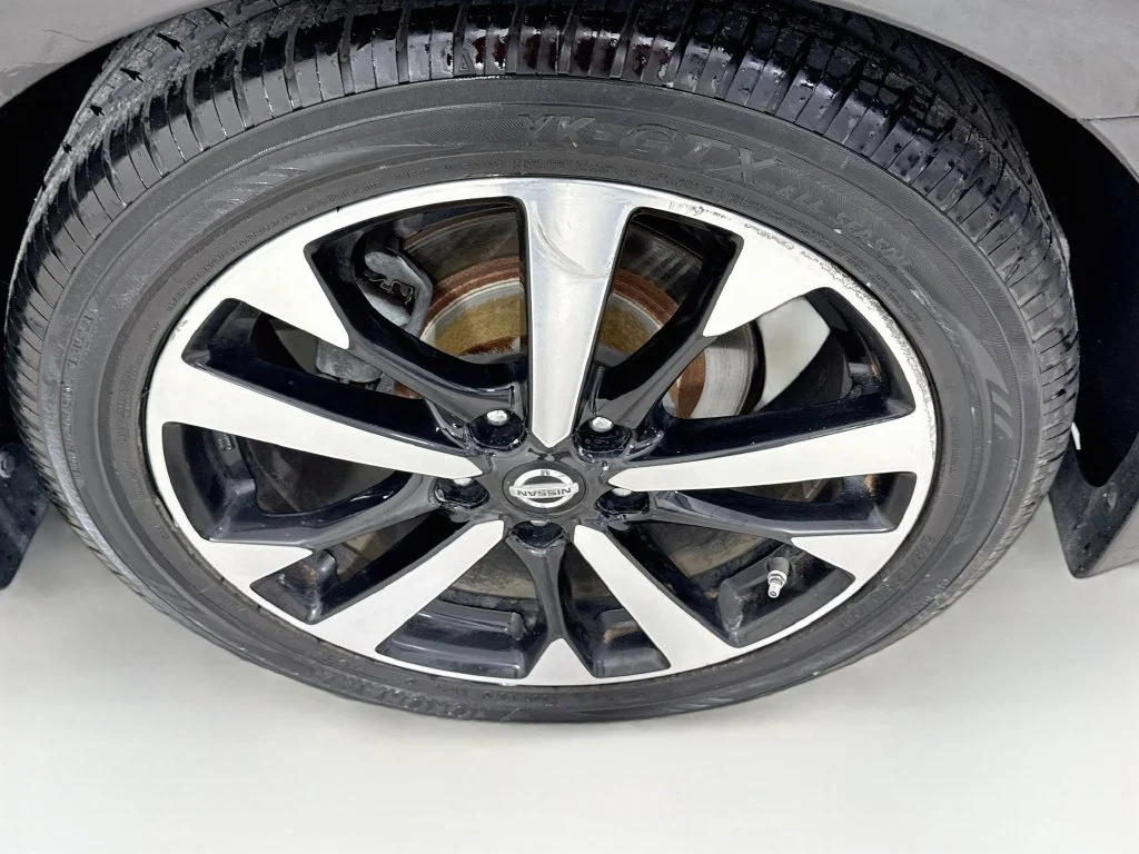 Used 2018 Super Black Clearcoat Nissan 2.5 SR image 37