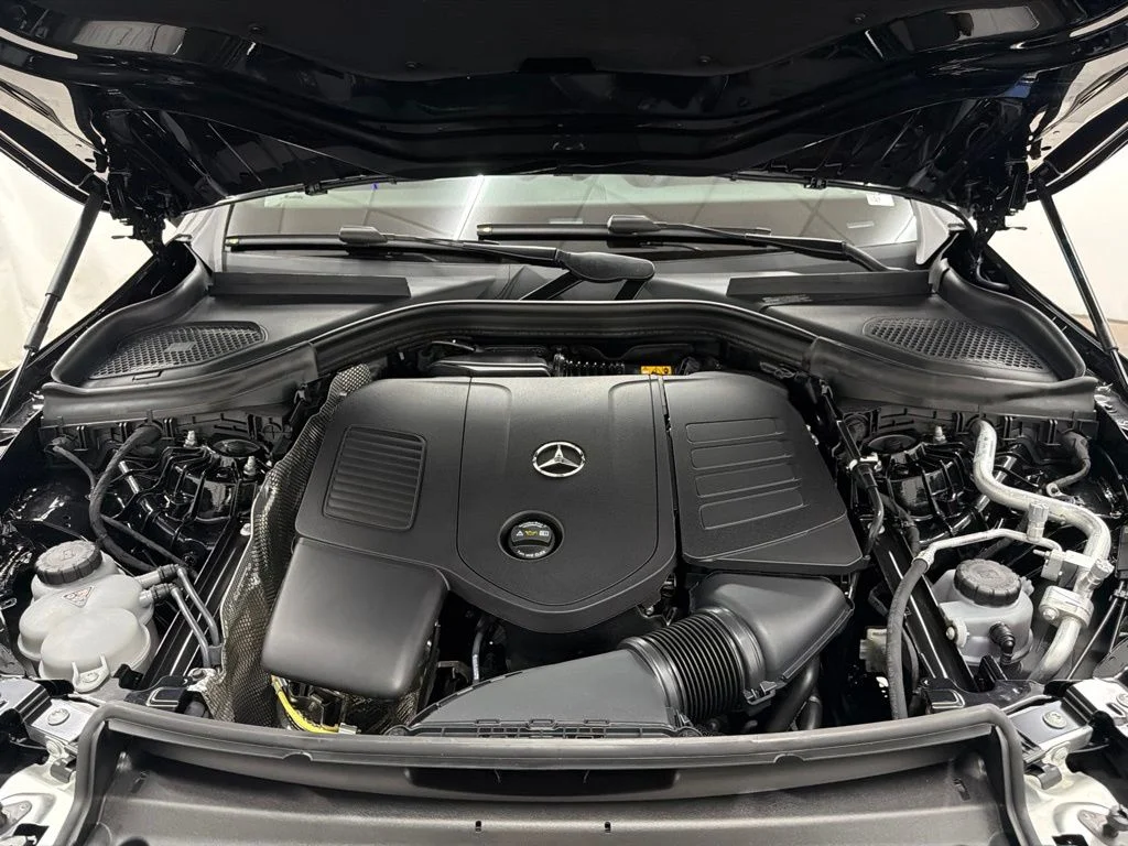 New 2027 Black Mercedes-Benz GLC 300 image 31