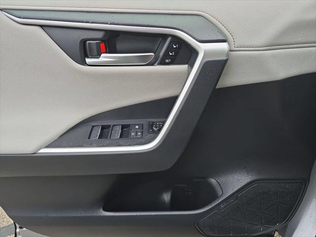 Certified Used 2023 SILVER SKY METALLIC Toyota  image 18