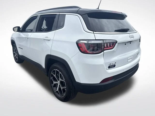 Used 2024 White Jeep Limited image 3