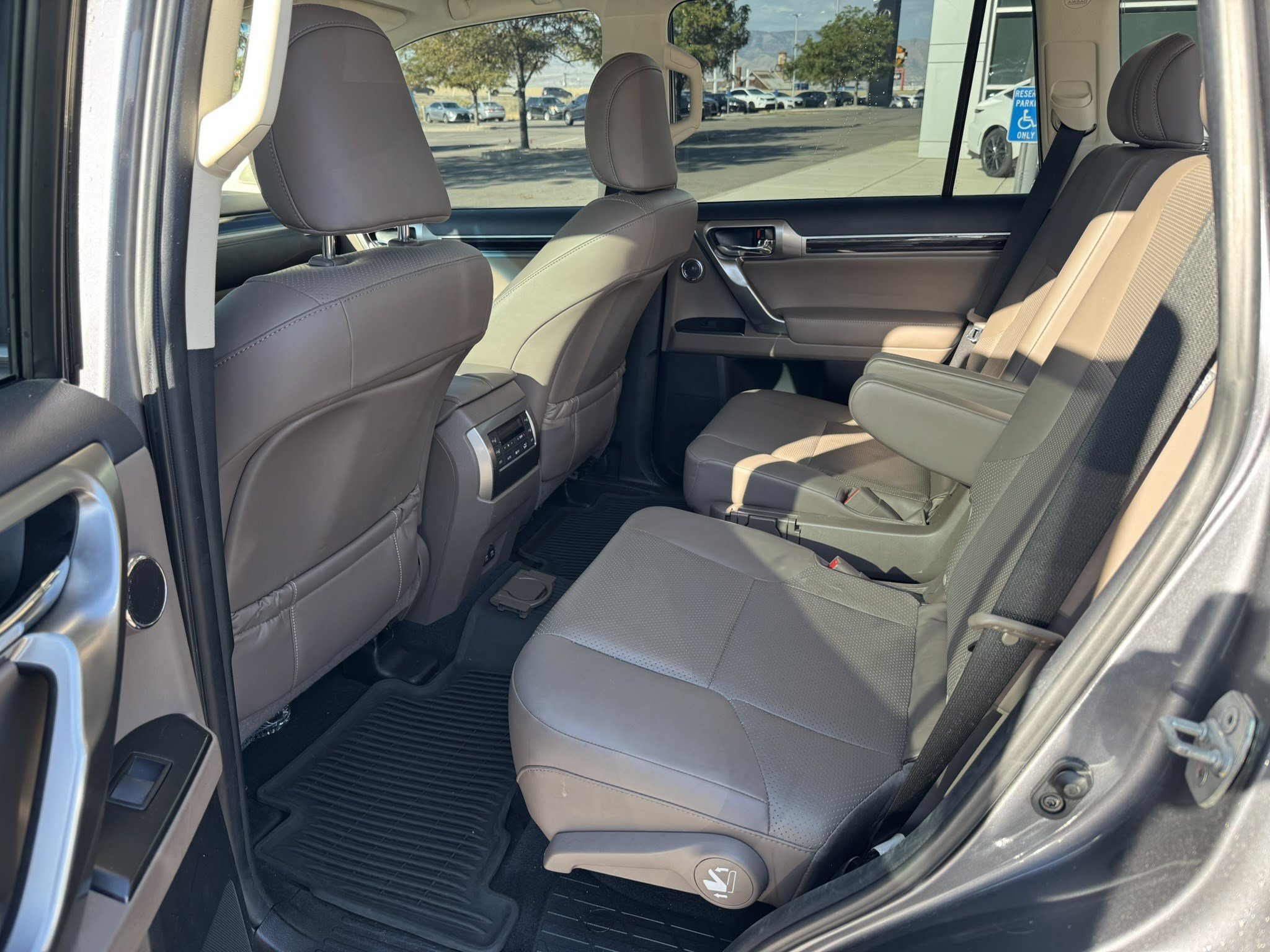 Used 2023 Gray Pearl Lexus 460 Luxury image 16