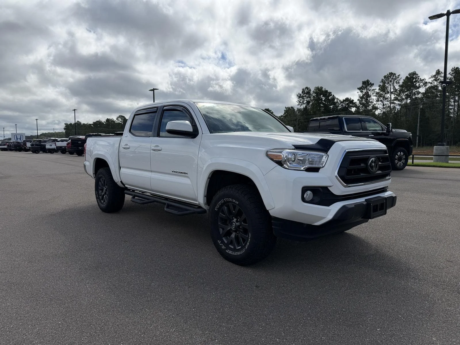 Used 2022 White Toyota SR5 V6 image 3