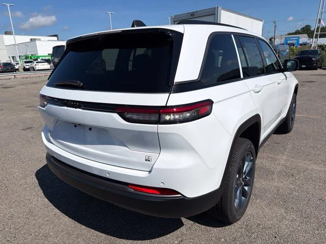 New 2026 White Jeep  image 3