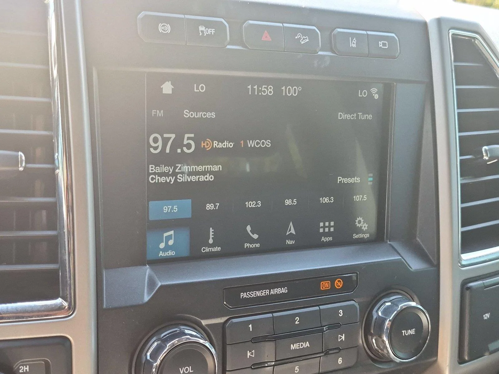 Used 2018 Stone Gray Metallic Ford LARIAT image 24