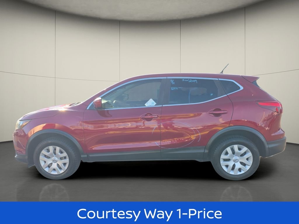 Used 2019 Red Nissan S image 6