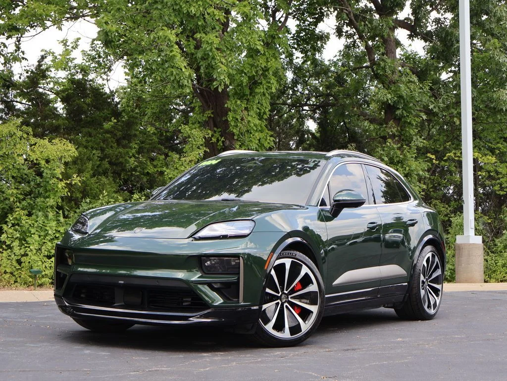 Used 2024 Oak Green Metallic Neo Porsche Turbo image 1