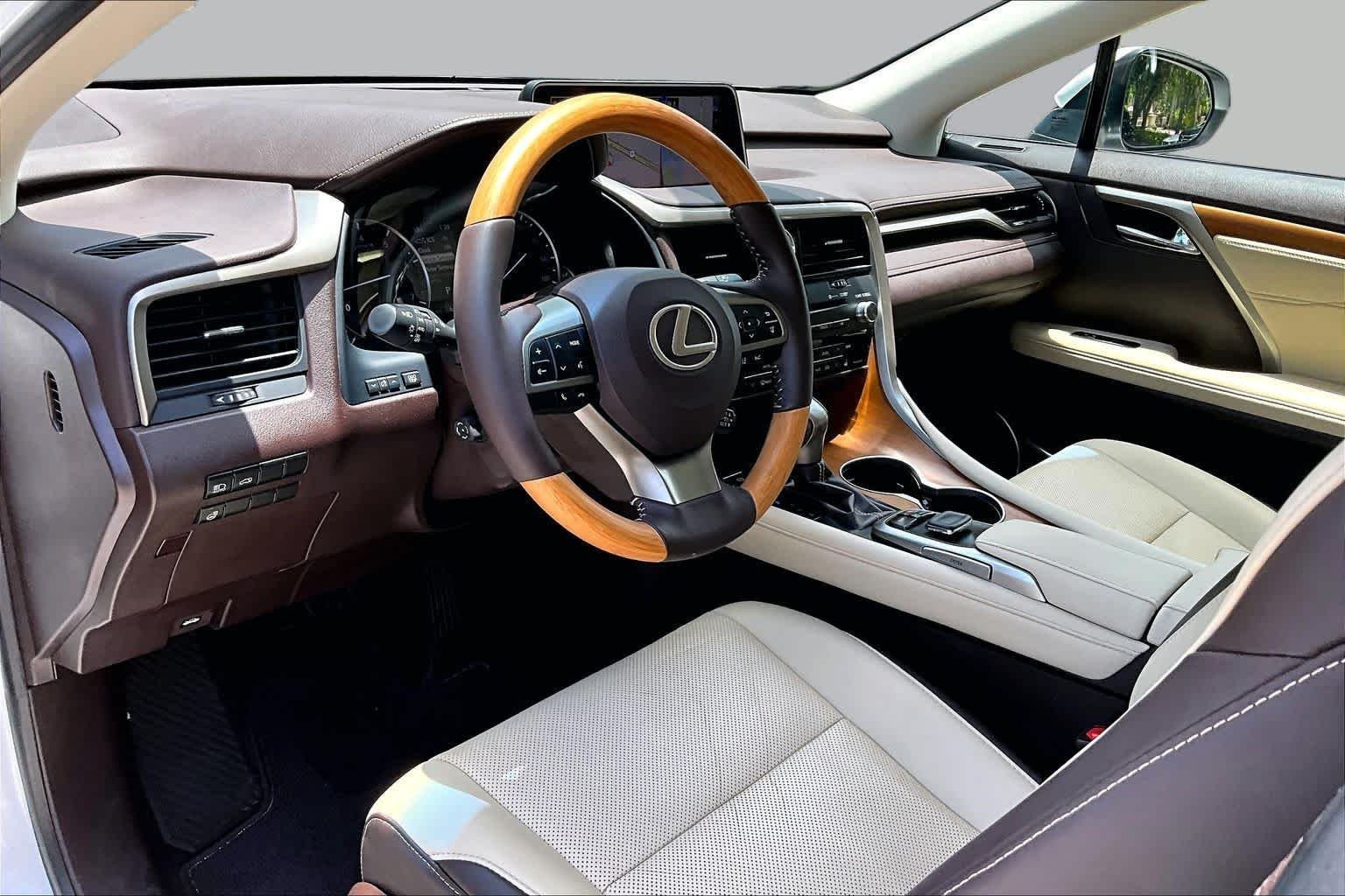 Used 2018 Eminent White Pearl Lexus  image 18