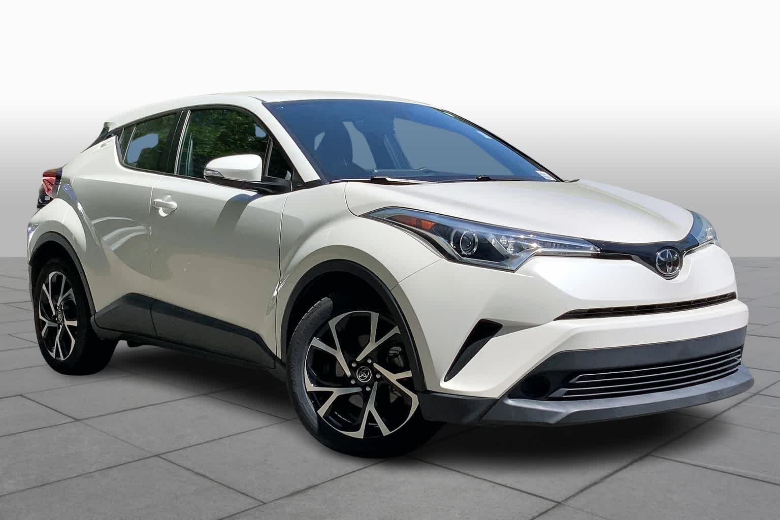 Used 2018 Blizzard Pearl Toyota XLE image 2