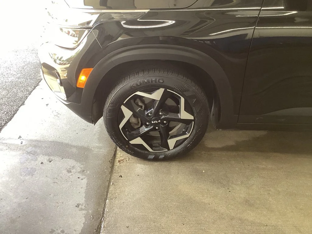 Used 2025 Black Kia S image 22