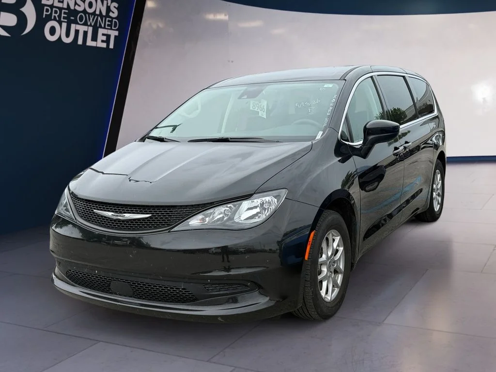 2023 Chrysler Voyager LX's photo