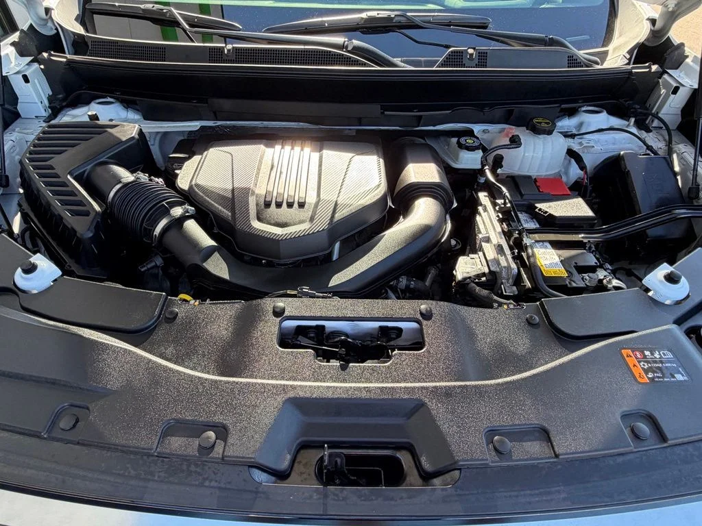 Used 2024 White GMC AT4 image 7