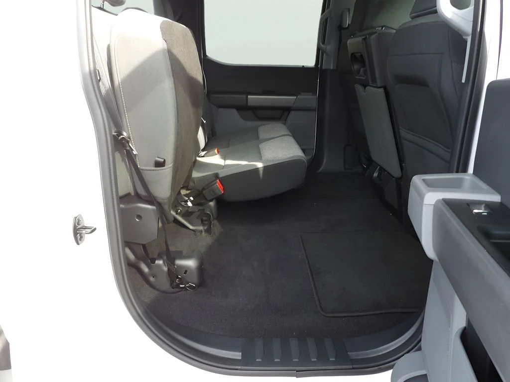 Used 2023 Oxford White Ford XLT image 35
