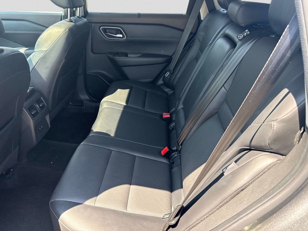 Used 2021 Gray Nissan SV image 15