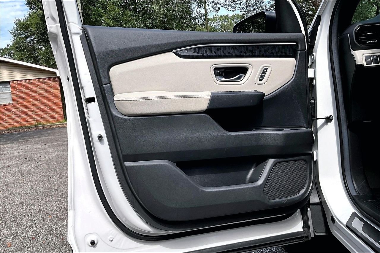 Used 2026 White Honda  image 17