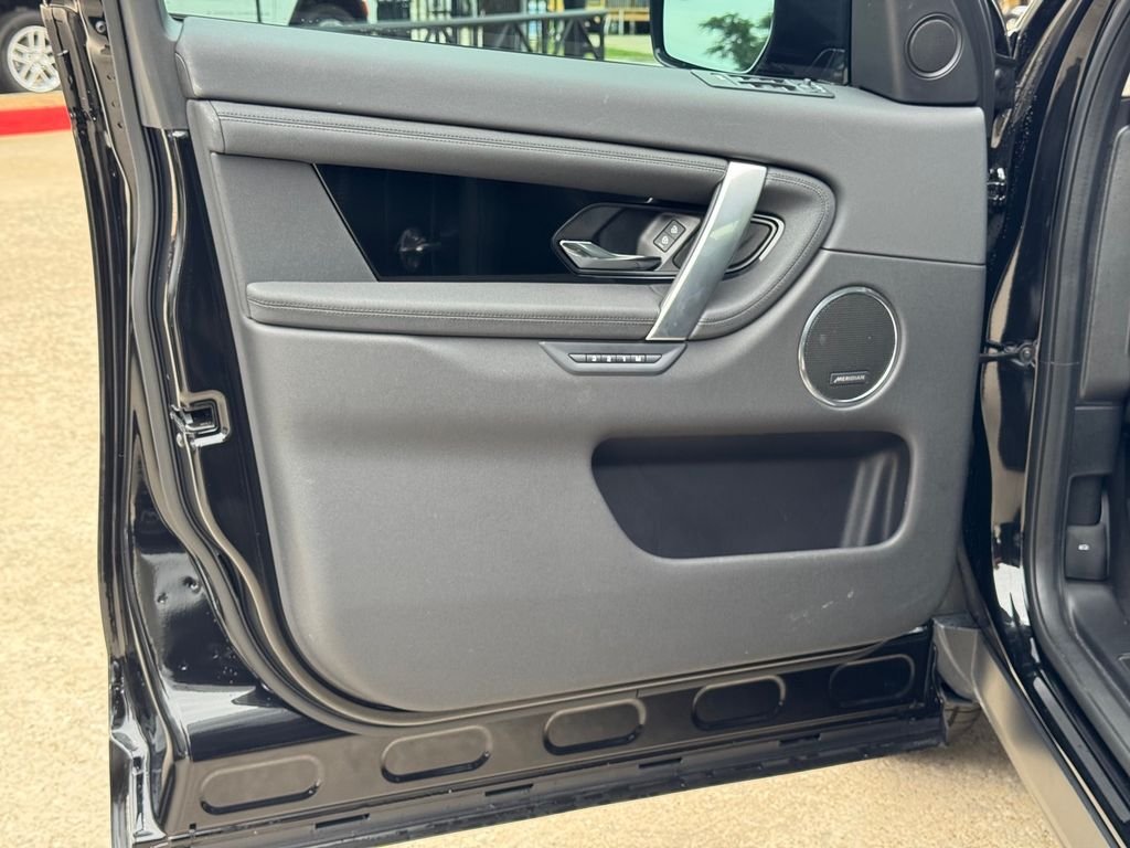 Used 2025 Santorini Black Metallic Land Rover S image 18