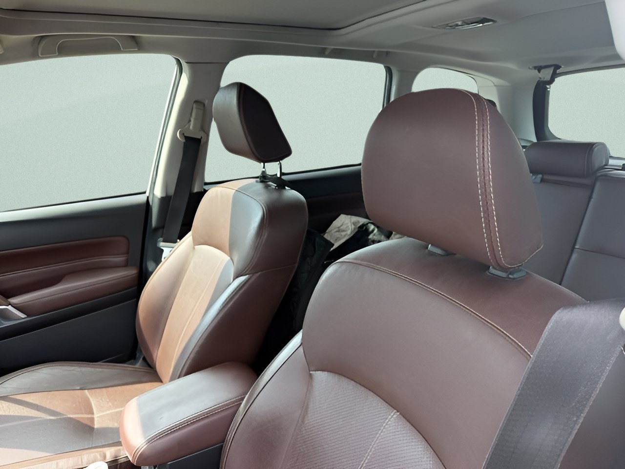 Used 2018 Crystal White Pearl Subaru Touring image 17