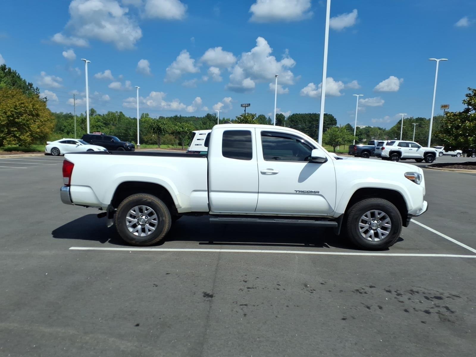 Used 2017  Toyota SR image 2