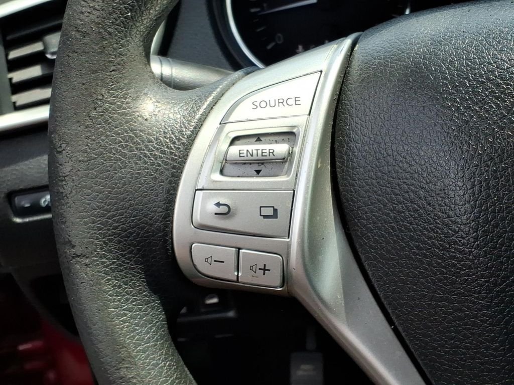 Used 2016 Cayenne Red Nissan S image 17