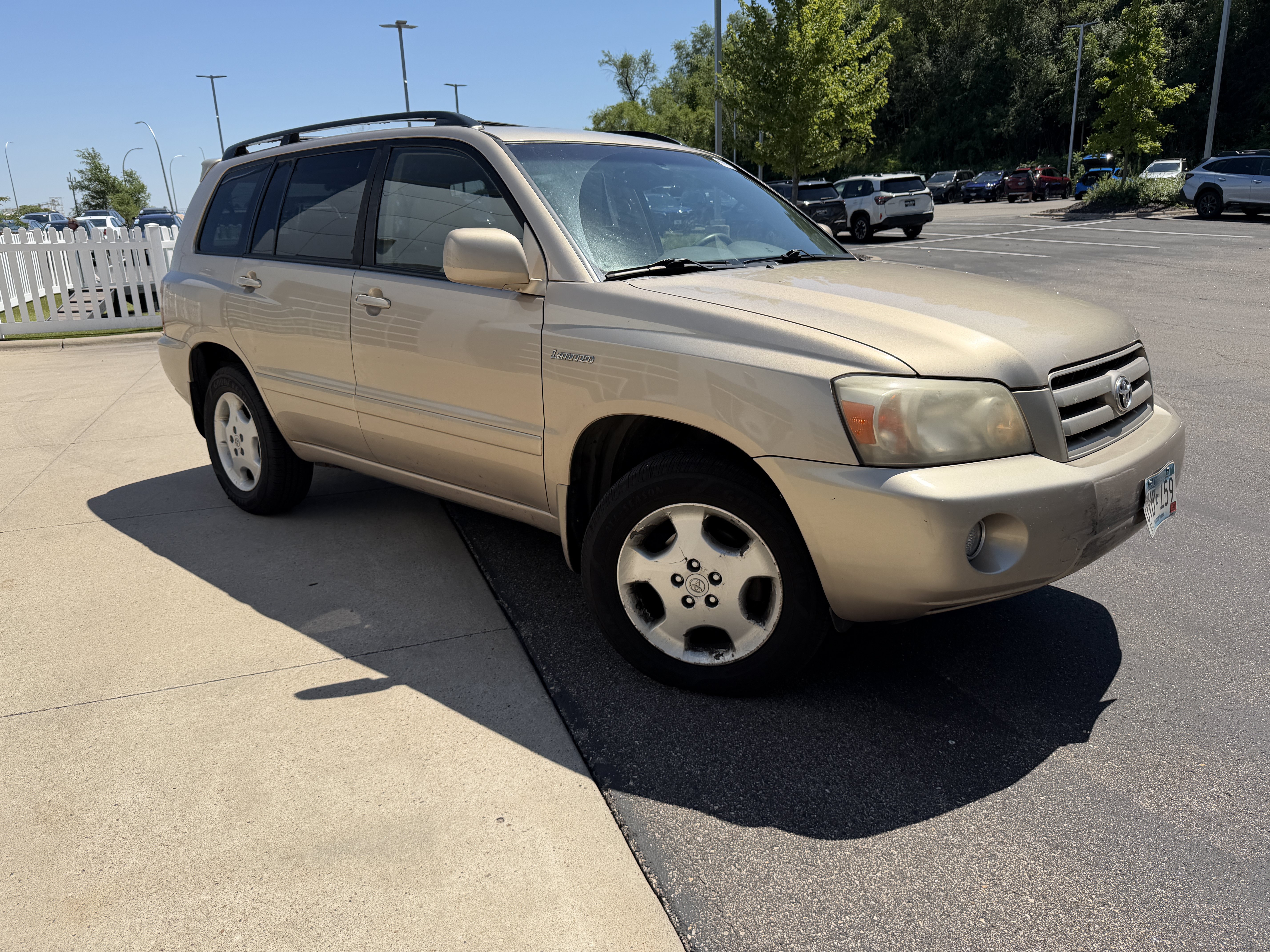 Used 2004 Gold Toyota V6 image 4
