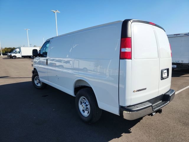 New 2025 Summit White Chevrolet WT image 6