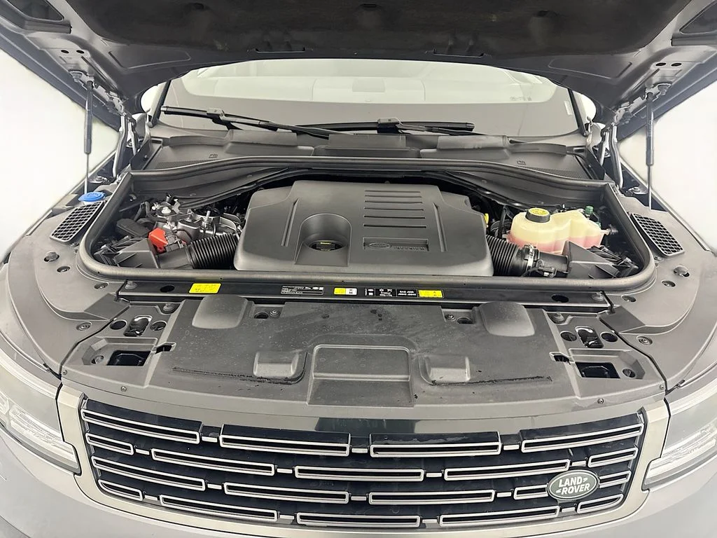 Certified Used 2025 Gray Land Rover SE image 29