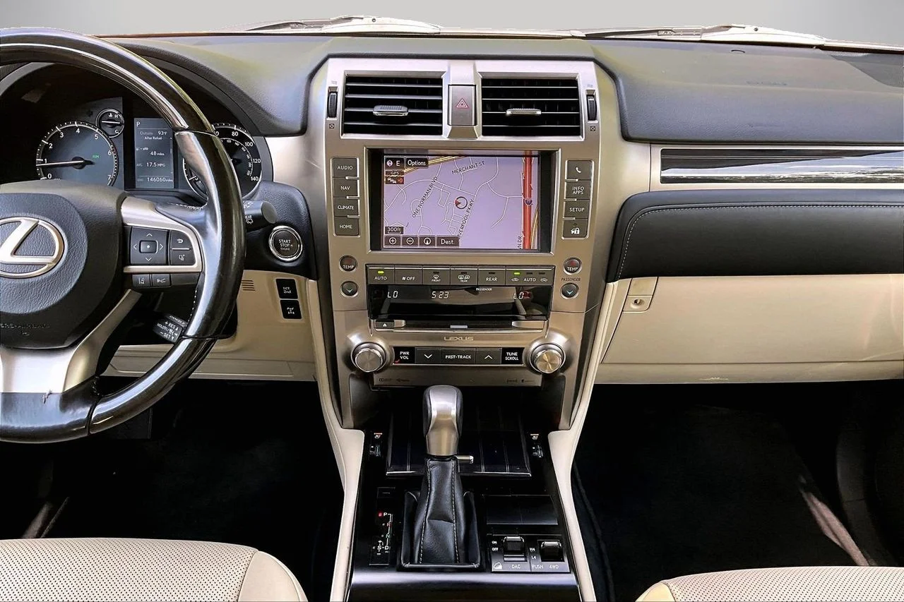 Used 2020  Lexus 460 image 12