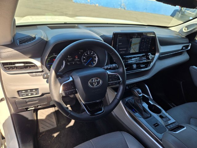 Used 2021 White Toyota Platinum image 6