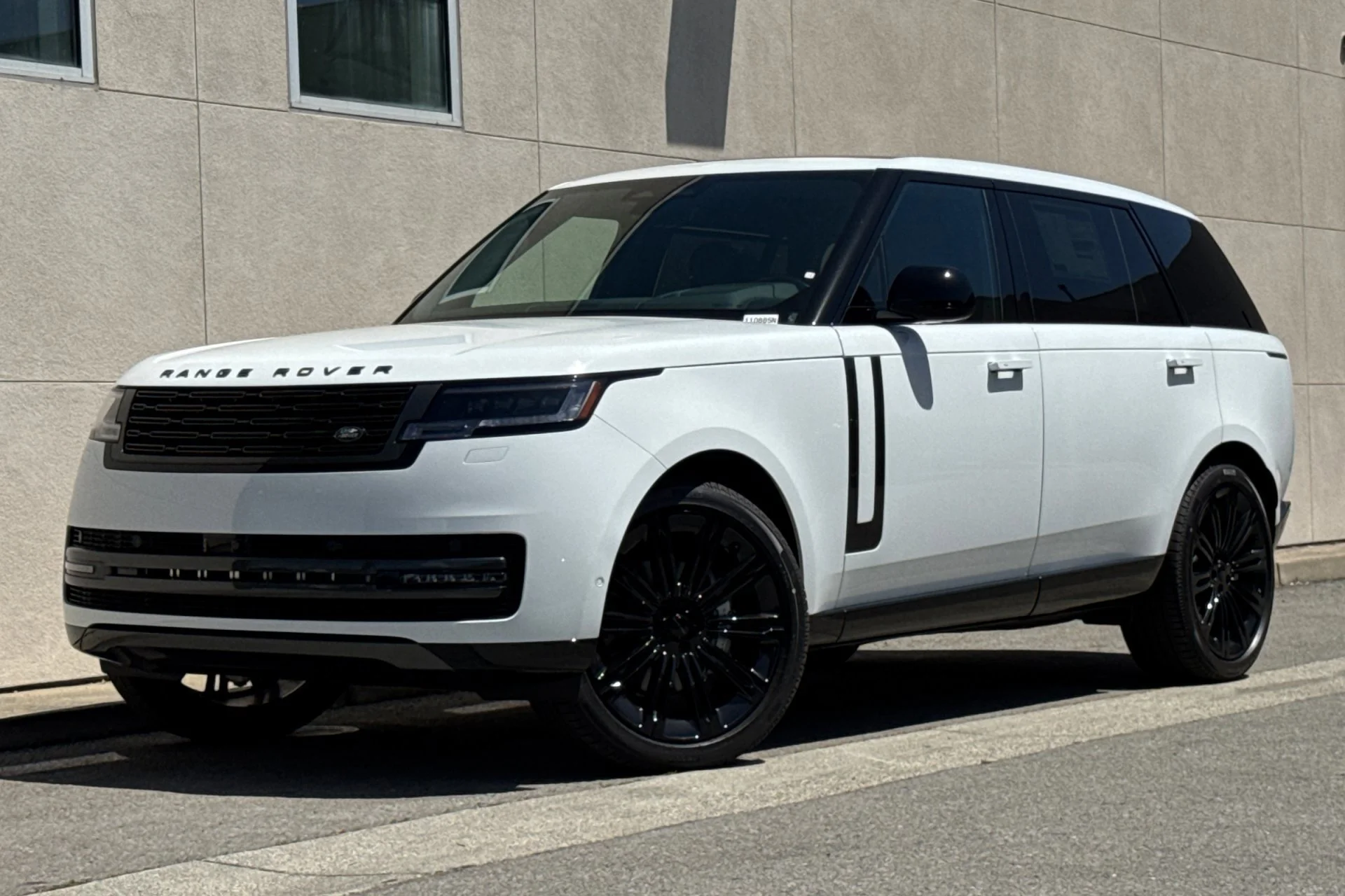 2026 Land Rover Range Rover 3.0 SE LWB 7's photo