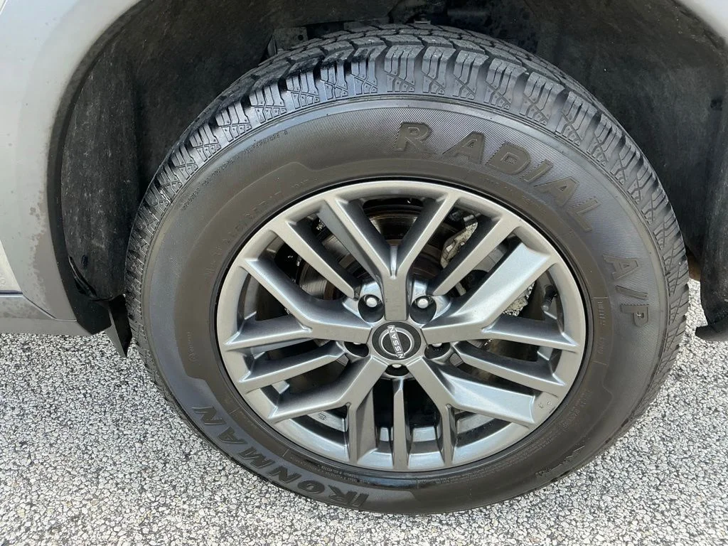 Used 2023 Gray Nissan S image 19