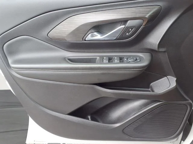 Used 2024 Summit White GMC SLE image 13