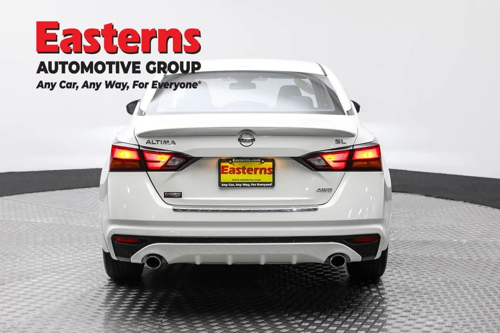 Used 2022 White Nissan 2.5 SL image 6