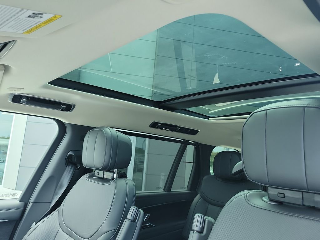 New 2026 Charente Grey Land Rover SE image 28