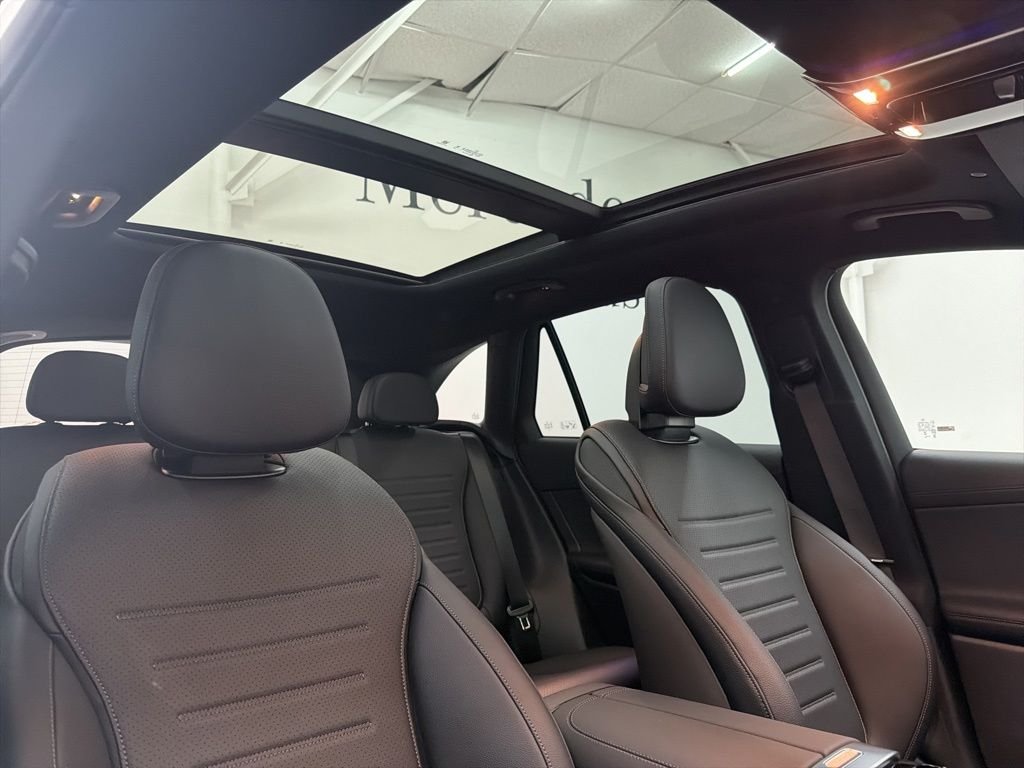New 2026 Polar White Mercedes-Benz GLC 300 image 29