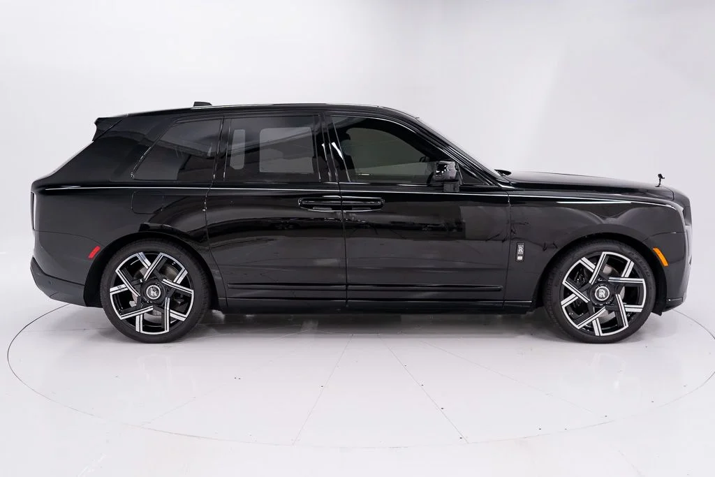 Certified Used 2026 Black Diamond Rolls-Royce Black Badge image 6