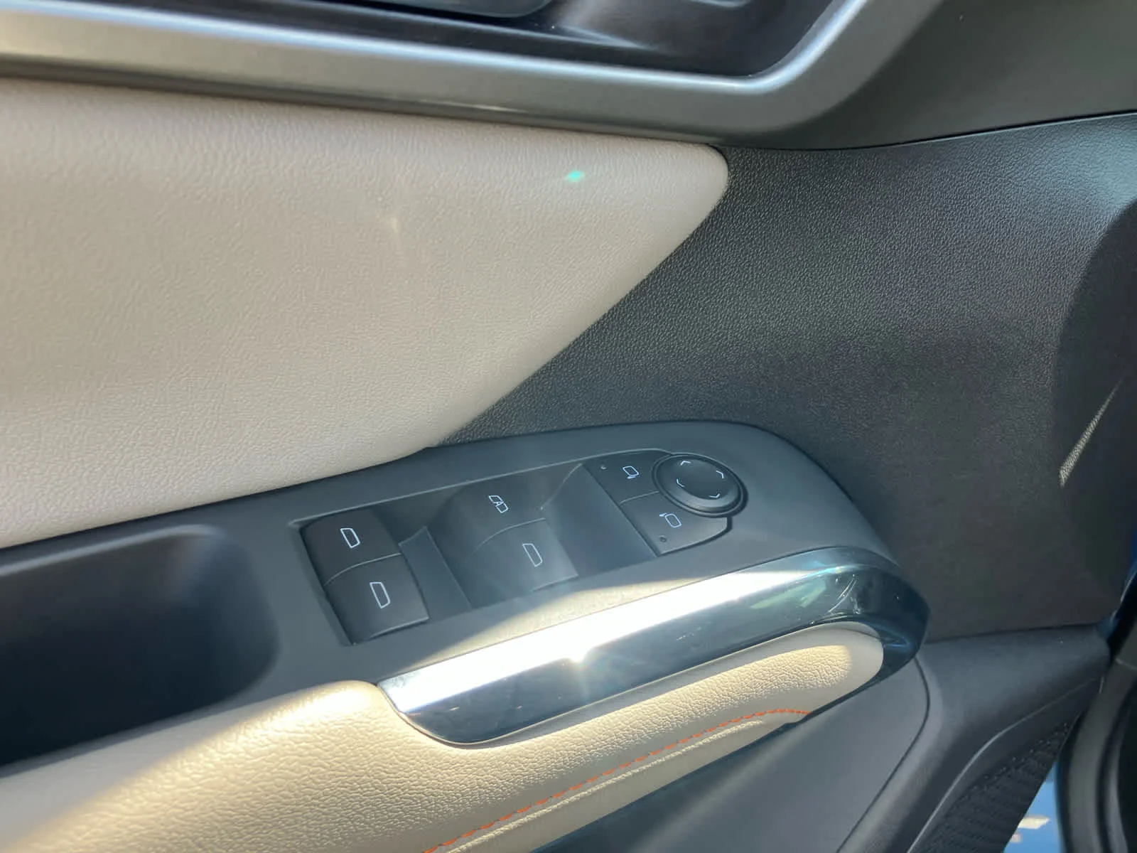 Used 2025 Lakeshore Blue Metallic Chevrolet FWD LT image 12