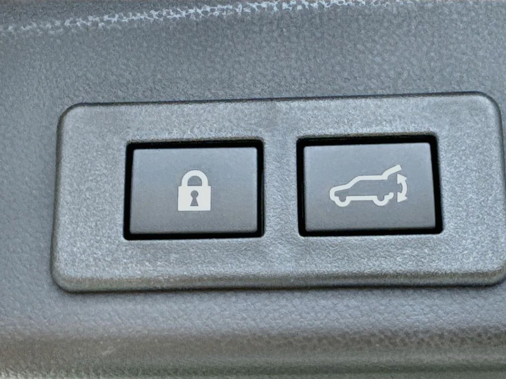 New 2027 Silver Subaru Onyx Edition Touring image 34