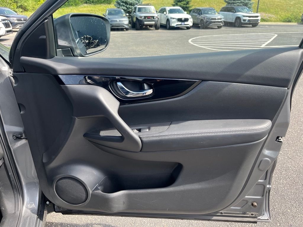 Used 2019 Gray Nissan SV image 11