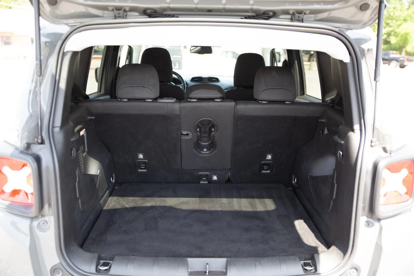 Used 2021 Graphite Gray Jeep Latitude image 25