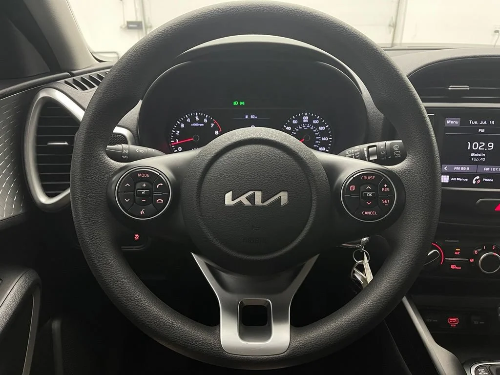 Used 2022  Kia LX image 17