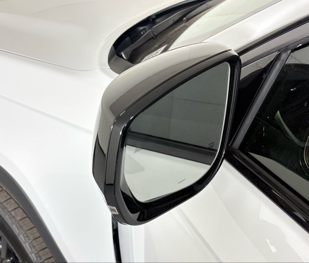 New 2026 Bright White Clear-Coat Exterior Paint Jeep Altitude image 13