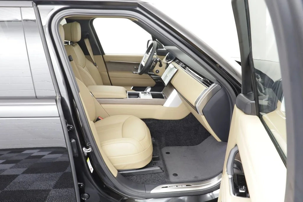 New 2026 Black Land Rover SE image 21