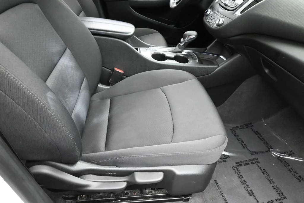Used 2024 Summit White Chevrolet LT image 40