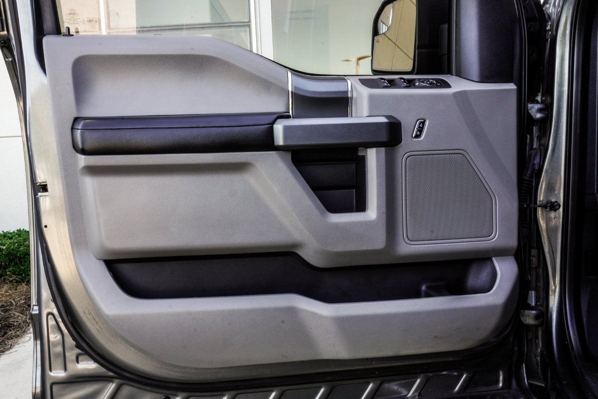 Used 2016 Gray Ford XLT image 30